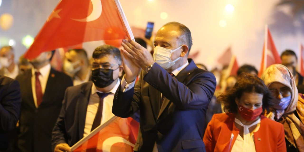 TURGUTLU BELEDİYESİ'NDEN CUMHURİYET YÜRÜYÜŞÜ