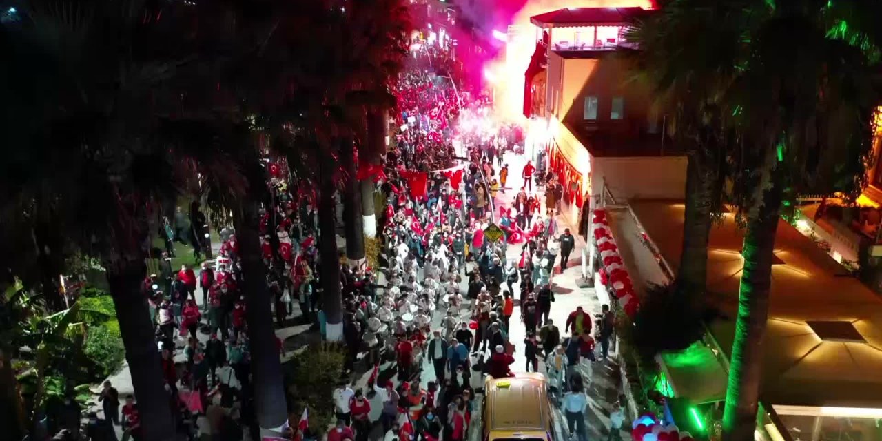 BODRUM'UN MEYDANLARINDA CUMHURİYET COŞKUSU