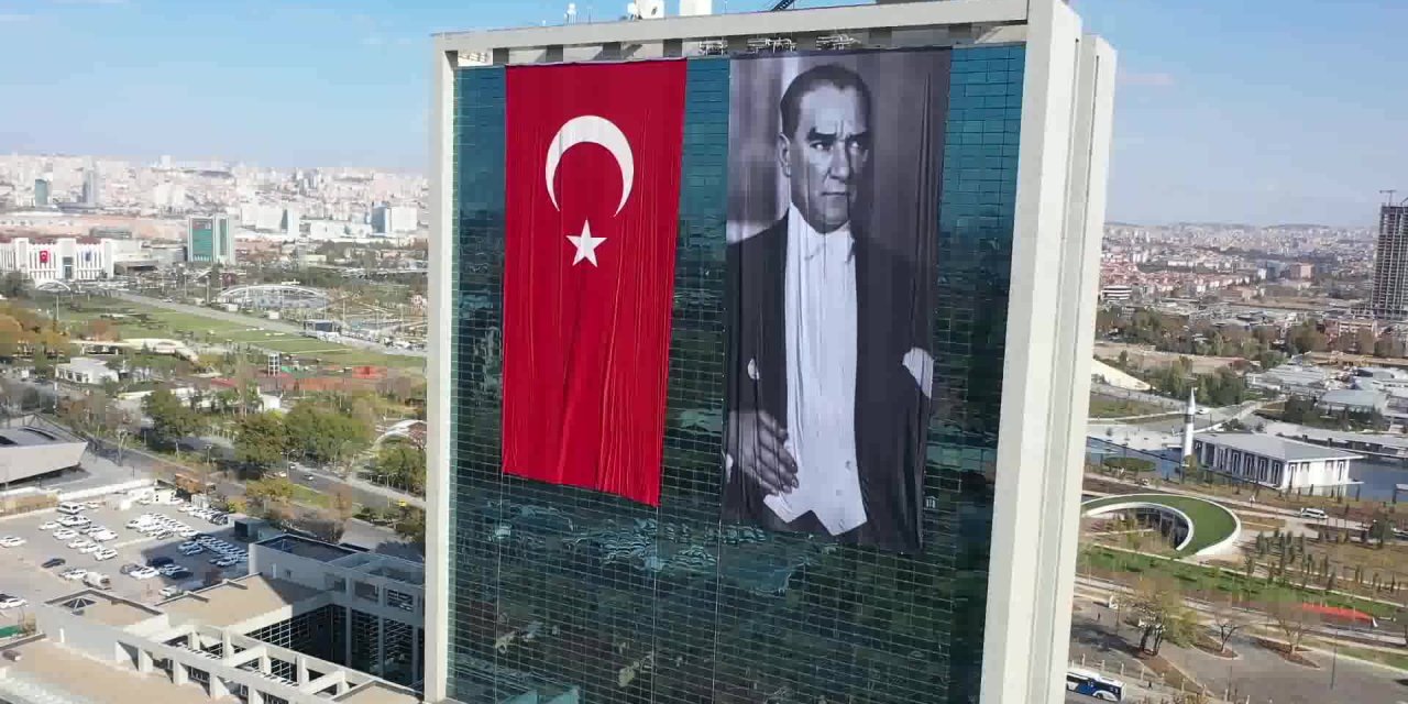 BAŞKENTTE CUMHURİYET COŞKUSU SOKAKLARA TAŞTI