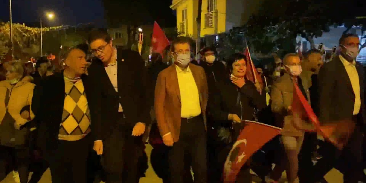 EDREMİT BELEDİYESİ 29 EKİM CUMHURİYET BAYRAMI'NI KONSERLE KUTLADI