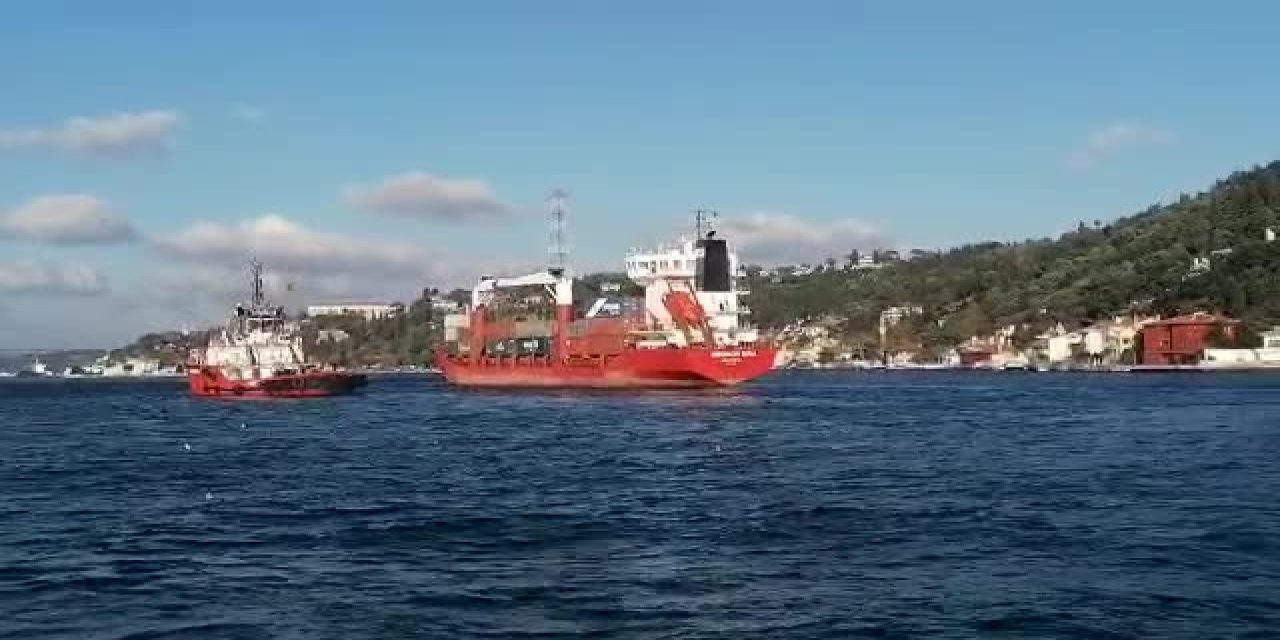 İSTANBUL BOĞAZI'NDA KARGO GEMİSİ SÜRÜKLENDİ