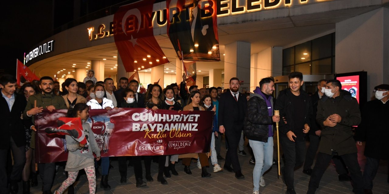 CUMHURİYET BAYRAMI ESENYURT’TA COŞKUYLA KUTLANDI