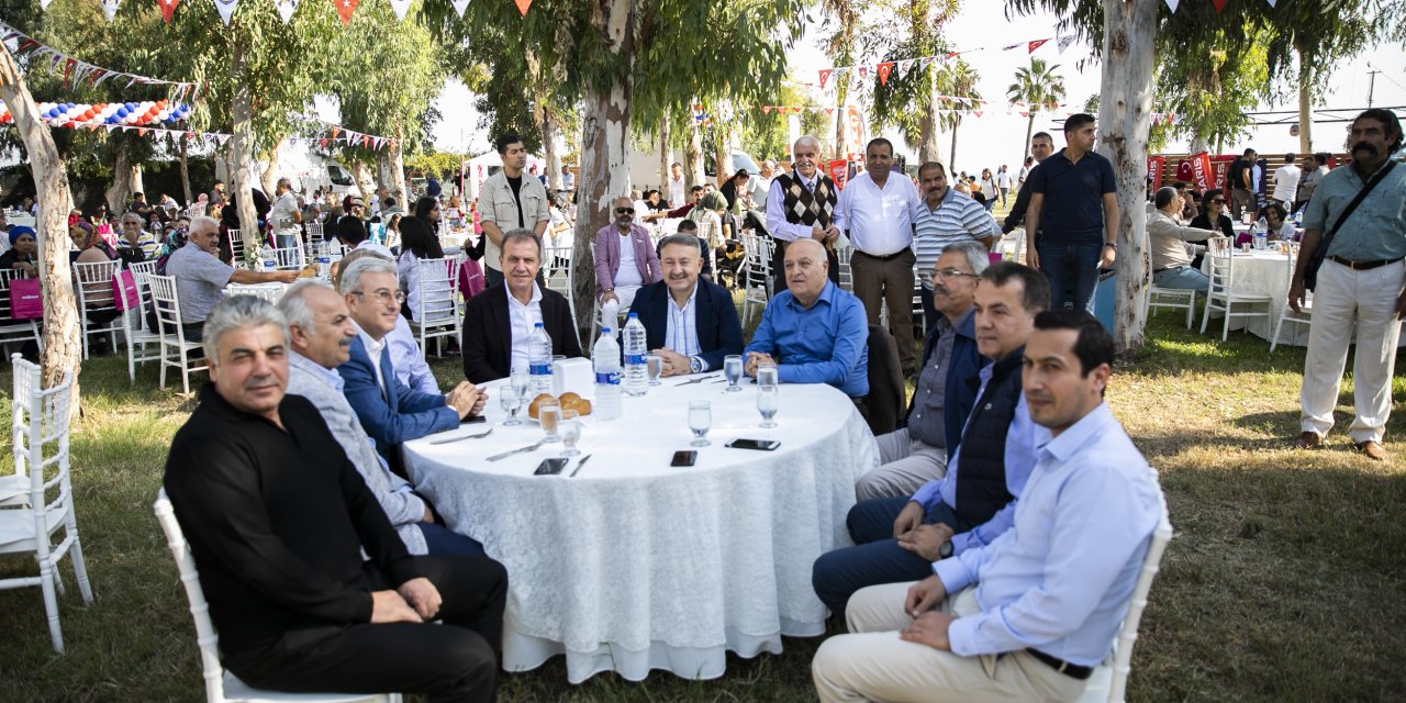 MERSİN BÜYÜKŞEHİR BELEDİYE BAŞKANI VAHAP SEÇER: ESNAF KARDEŞLERİMİZLE BİRLİKTELİĞİMİZ DEVAM EDECEK