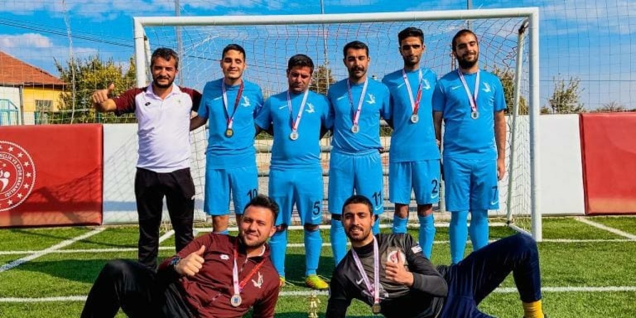 YENİMAHALLE’NİN ENGEL TANIMAYANLARI SÜPER LİG’E YÜKSELDİ