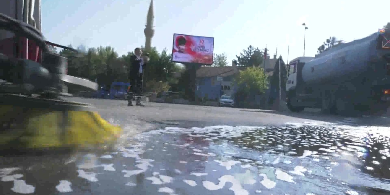 ANKARA BÜYÜKŞEHİR BELEDİYESİ TEMİZLİK EKİPLERİNDEN TOPTANCI HALİ’NDE HİJYEN MESAİSİ