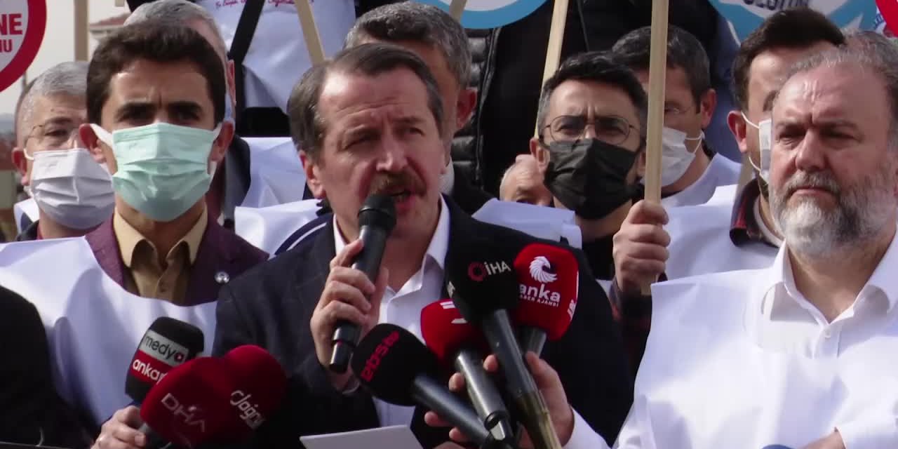 "MESLEK KANUNU" İSTEYEN ÖĞRETMENLER: "VAAT DEĞİL, İCRAAT İSTERİZ"