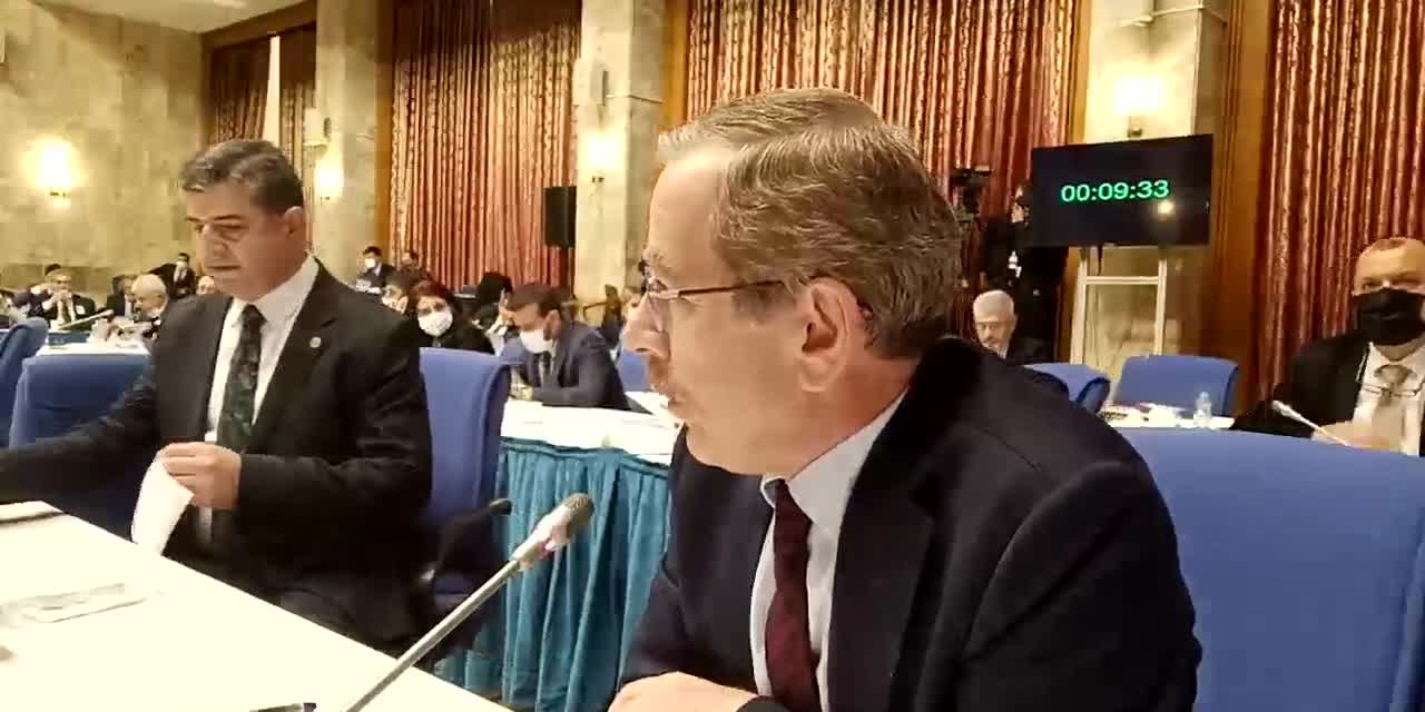 ABDÜLLATİF ŞENER: “DÜNYADA 200 ÜLKE VAR, İLK 200’E GİREN ÜNİVERSİTEMİZ YOK, İLK 300, 400'DE DE YOK”