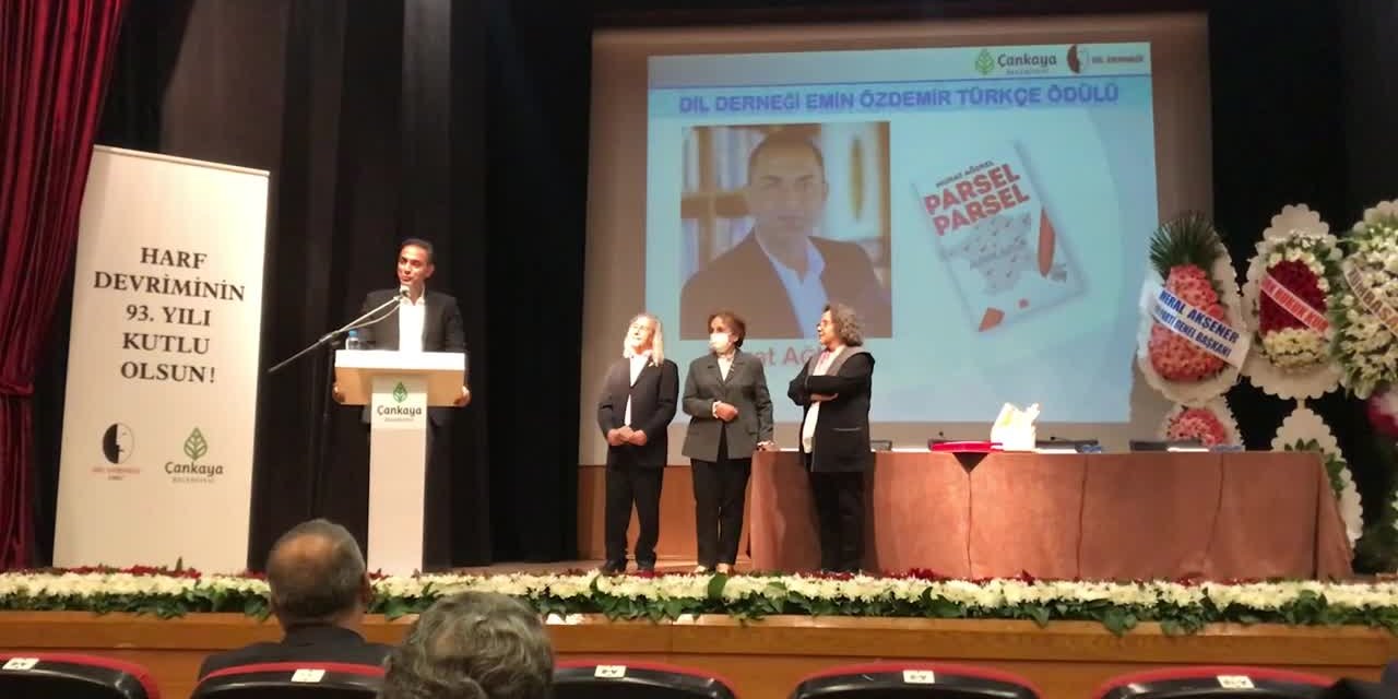 'DİL DERNEĞİ EMİN ÖZDEMİR ÖDÜLÜ’NÜ ALAN AĞIREL: "DEVRİMLERİN İÇİNİN BOŞALTILIP BOŞ ÇUVAL GİBİ SUNULMAYA ÇALIŞILDIĞI DÖNEMDEN GEÇİYORUZ"