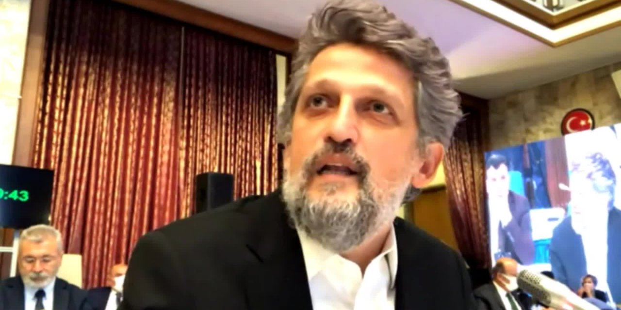GARO PAYLAN, SANAYİ BAKANI VARANK’A OYUNCAK UZAY ARACI HEDİYE ETTİ: "BUNUNLA OYALANIN"