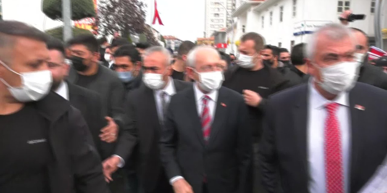 KILIÇDAROĞLU YOZGAT'TA ESNAFIN SORUNLARINI DİNLEDİ: "İNSANLAR, 'EN UCUZ YEMEĞİN NE, BANA ONDAN VER' DİYOR"