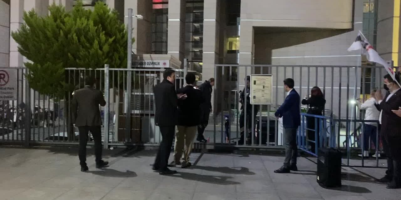 ABD DONANMASINA AİT ASKERİ GEMİDE GÖREVLİ PERSONELİN KAFASINA ÇUVAL GEÇİREN 17 KİŞİ SERBEST BIRAKILDI