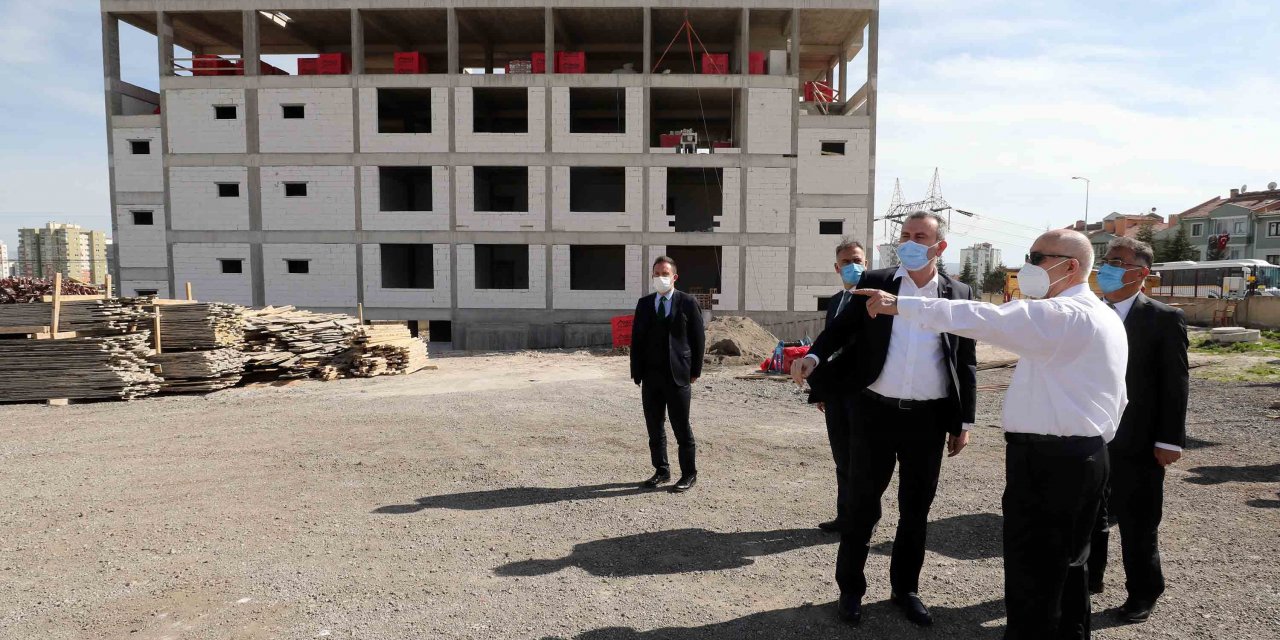 YENİMAHALLE BELEDİYE BAŞKANI YAŞAR KREŞİNŞAATINI DENETLEDİ