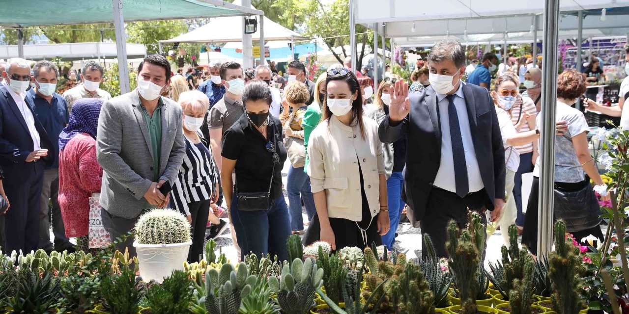 KARŞIYAKA’DA SONBAHAR, ÇİÇEK FESTİVALİ İLE RENKLENECEK