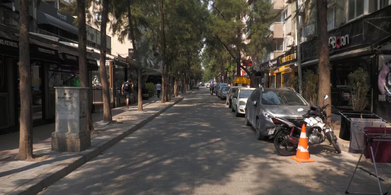İZMİR'DE BAR VE KAFELER BİR BİR KAPILARINA KİLİT VURDU