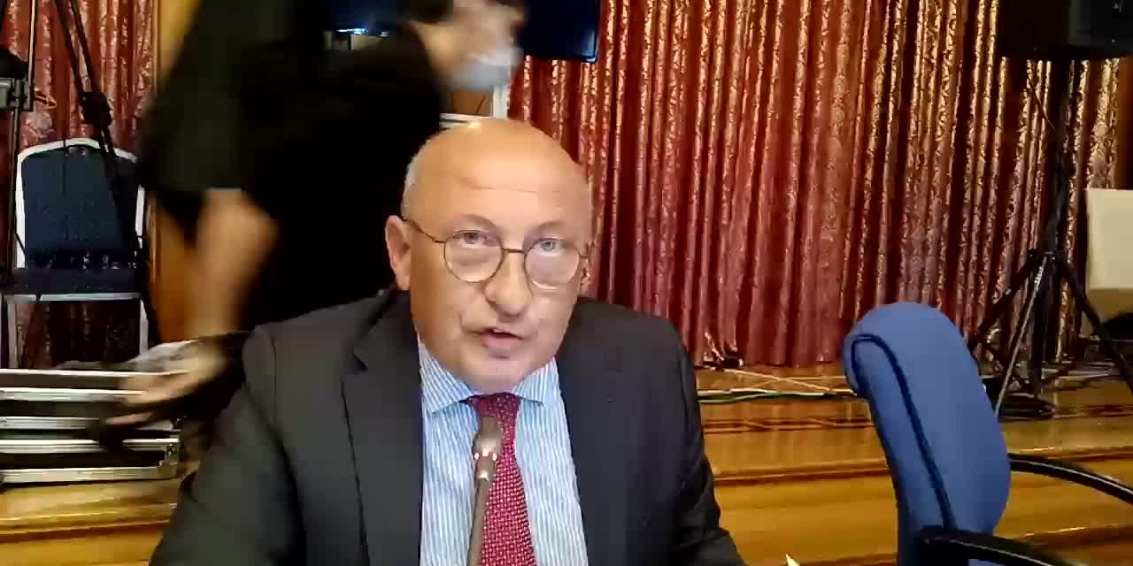 ÇAKIRÖZER'DEN BAKAN ÇAVUŞOĞLU'NA TEPKİ: “DIŞİŞLERİ BAKANLIĞI’NIN TARİHİNDE GÖRÜLMEMİŞ GÖRÜNTÜLER SÖZ KONUSU”
