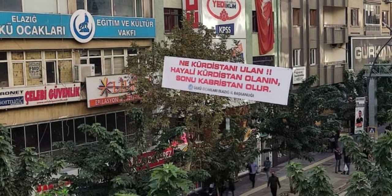 ELAZIĞ'DA AKŞENER'İN KONUŞMA YAPACAĞI ALANA MHP'LİLERİN KURDUĞU STANT KALDIRILDI