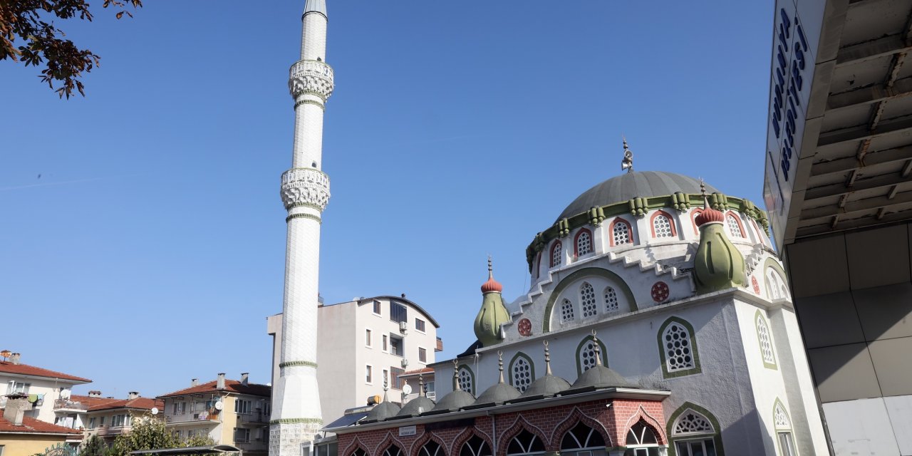 MUDANYA HACIBABA CAMİİ’NİN AĞIR HASARLI MİNARESİ YIKILACAK