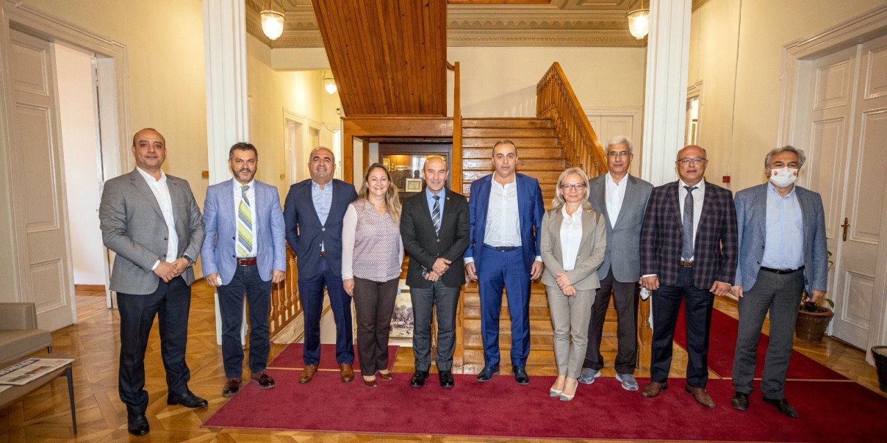 İZMİR'DE SOKAK HAYVANLARI İÇİN BÜYÜK İŞ BİRLİĞİ