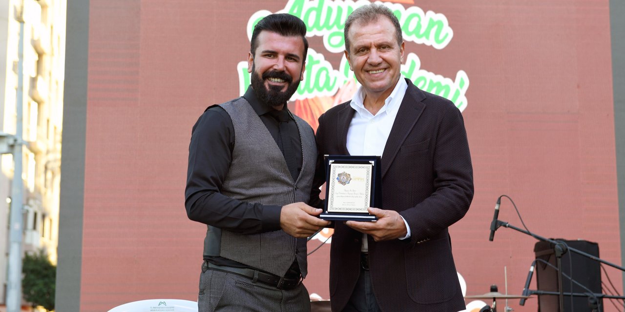 SEÇER: “BÖYLE BİR KENTTE YAŞAMAK BİZLER İÇİN ÖVÜNÇ KAYNAĞI”