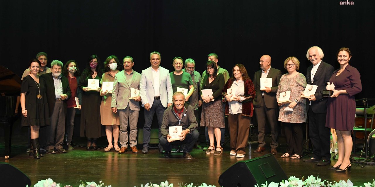 ANTALYA EDEBİYAT GÜNLERİ'NDE ONUR ÖDÜLLERİ VE ÖYKÜ ÖDÜLLERİ SAHİPLERİNİ BULDU