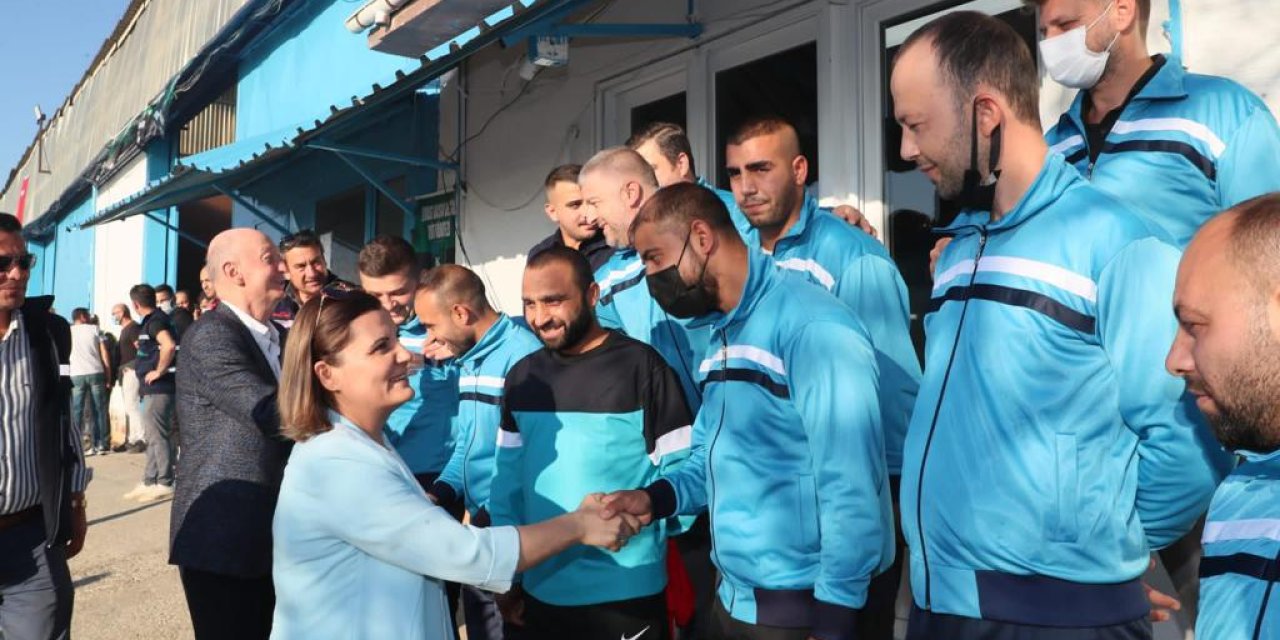 İZMİT BELEDİYE BAŞKANI HÜRRİYET, TEMİZLİK PERSONELİYLE BULUŞTU