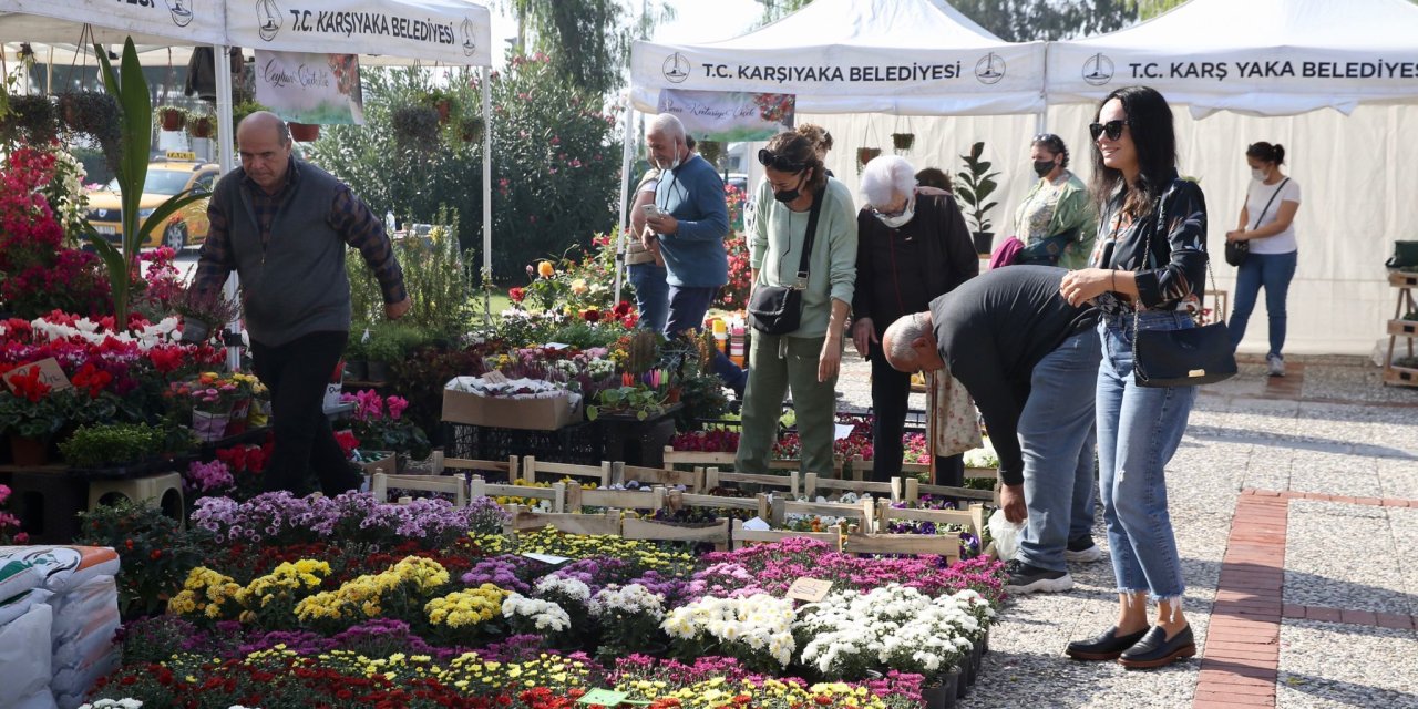KARŞIYAKA ‘SONBAHAR ÇİÇEK FESTİVALİ’ İLE RENKLENDİ