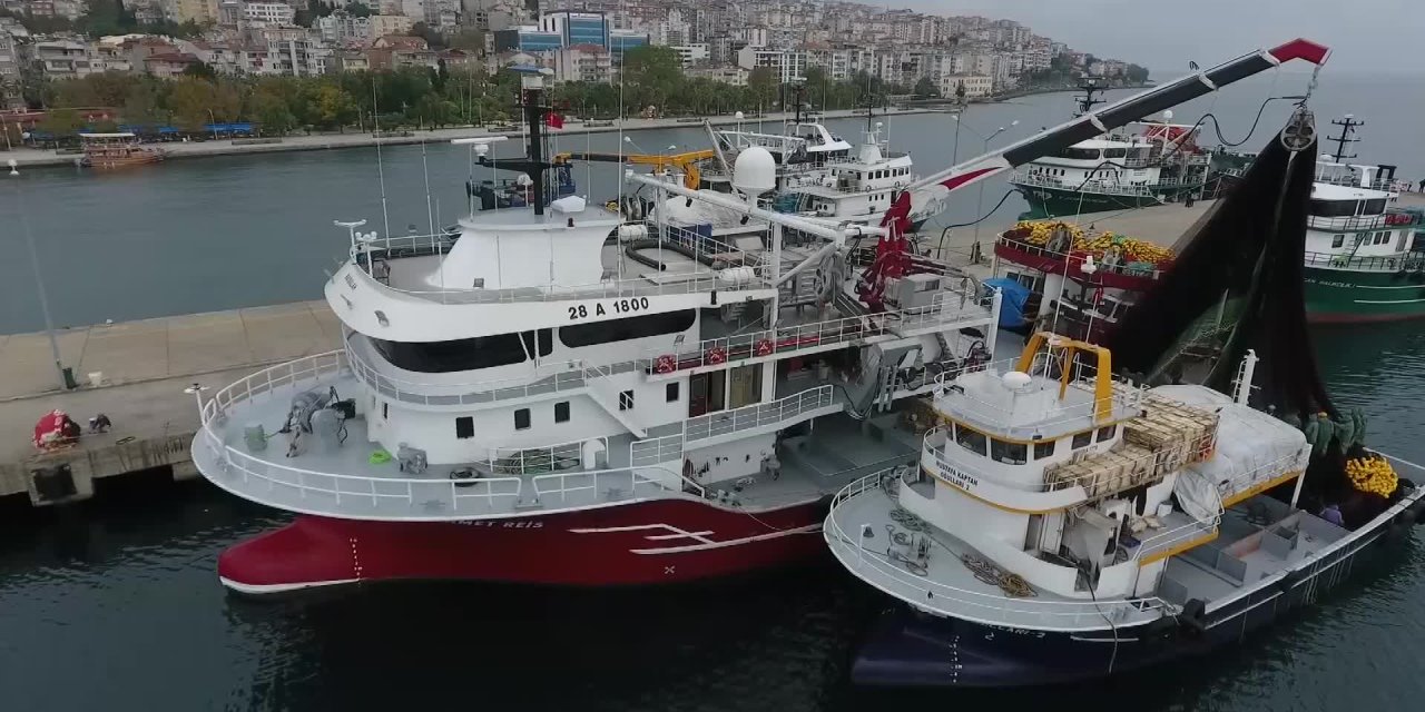 BALIKÇILAR SİNOP LİMANINA DEMİRLEDİ