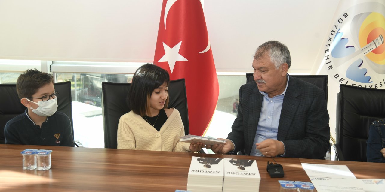 ADANA'DA CUMHURİYET VE ATATÜRK KONULU KOMPOZİSYON YARIŞMASININ ÖDÜLLERİ VERİLDİ