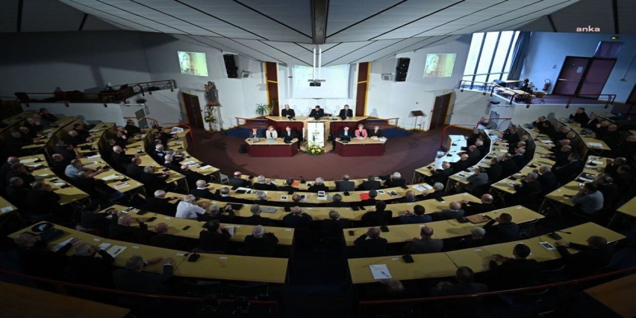 FRANSIZ KATOLİK KİLİSESİ İSTİSMARLAR İÇİN TAZMİNAT ÖDEYECEK