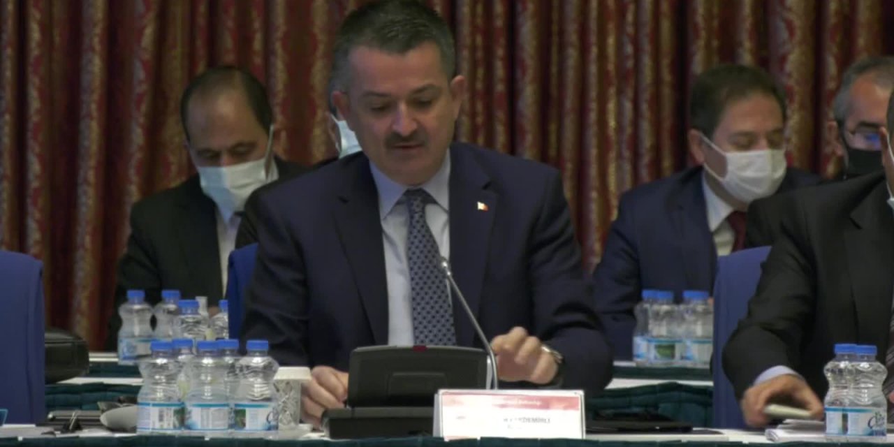 BAKAN PAKDEMİRLİ TARIMA YÖNELİK YENİ DESTEK UYGULAMALARINI AÇIKLADI: “BİZ BUNA 'BEŞİ BİR YERDE' DİYORUZ"