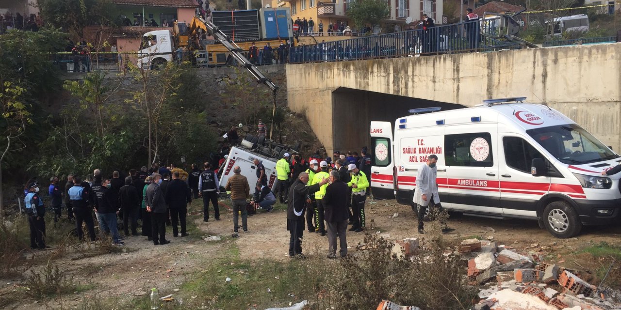 KOCAELİ’DE ÖĞRENCİ SERVİSİ DEREYE YATAĞINA YUVARLANDI