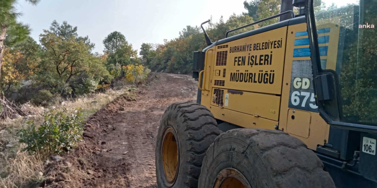 BURHANİYE BELEDİYESİ'NDEN ZEYTİN HASADI İÇİN ARAZİ YOLLANDA DÜZENLEME