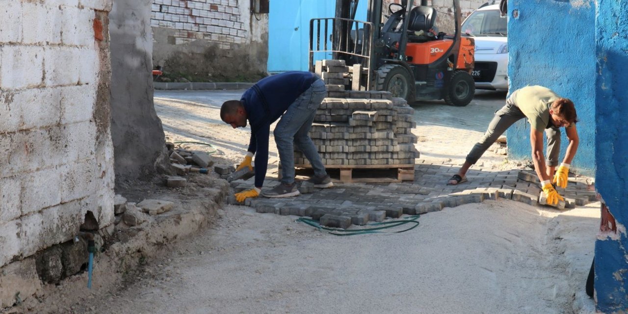 TURGUTLU BELEDİYESİ YOL ÇALIŞMALARINI SÜRDÜRÜYOR