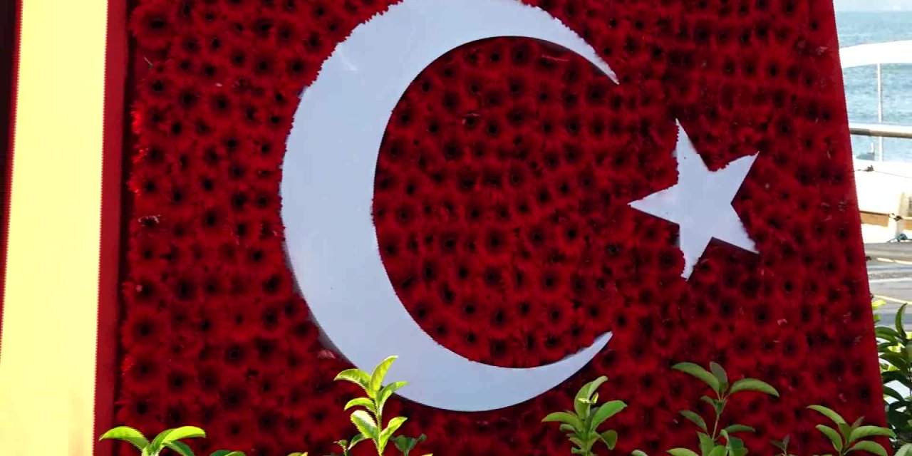 ULU ÖNDER ATATÜRK, MARMARİS'TE TÖRENLE ANILDI