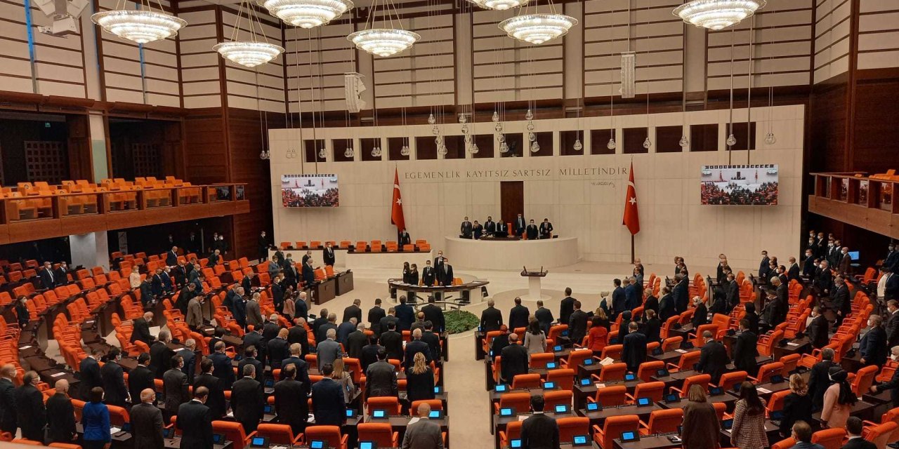 TBMM GENEL KURULU'NDA ATATÜRK'E SAYGI DURUŞU