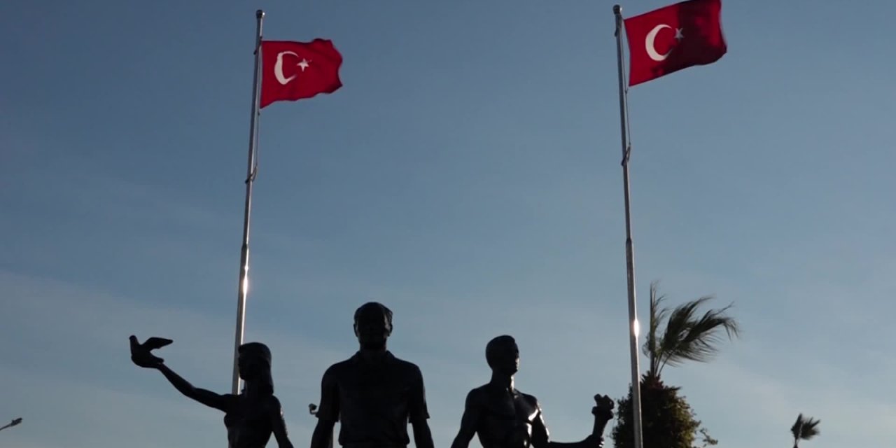 KUŞADASI BELEDİYESİ, VEFATININ 83. YILINDA ATATÜRK'Ü ANDI