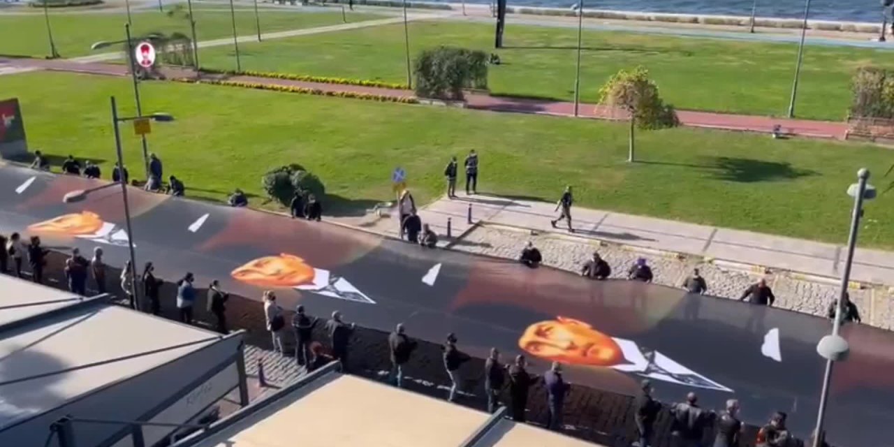 İZMİR'DE ATA'YA SAYGI YÜRÜYÜŞÜ