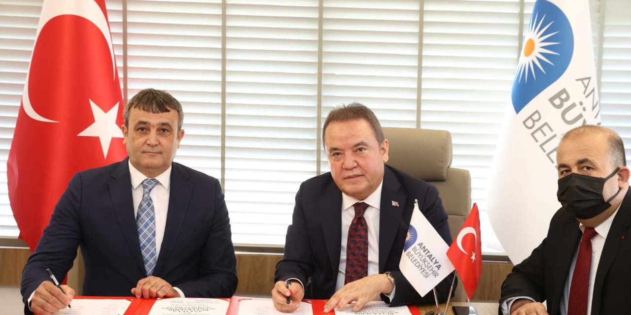 ANTALYA BÜYÜKŞEHİR'DE TOPLU SÖZLEŞME İMZALANDI