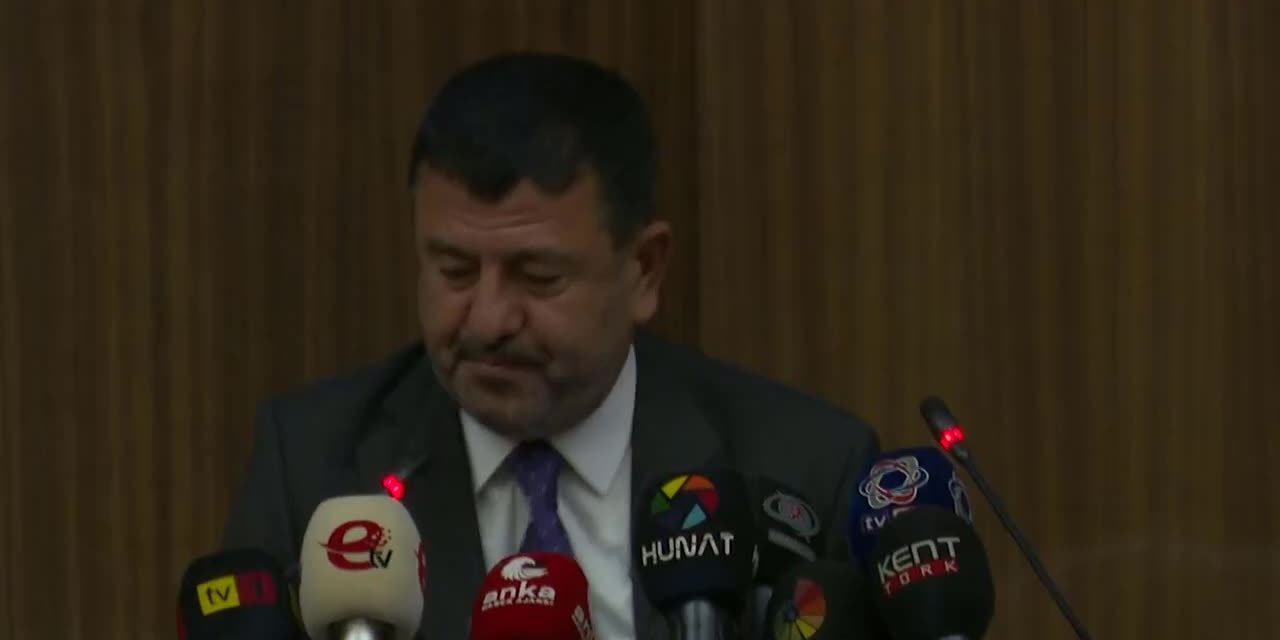 VELİ AĞBABA’DAN MEHMET BARLAS’A: "KENAN EVREN’İN ÇOCUĞU OLDUĞU İÇİN ATIP TUTUYOR"