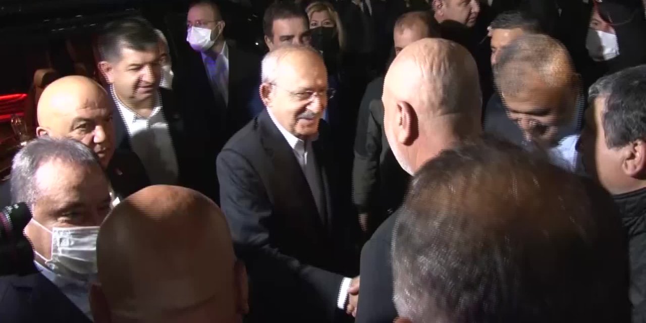 KILIÇDAROĞLU’NUN DİNLEDİĞİ ANTALYALI HAL ESNAFI: “MİLLETİ TARIMDA TUTMA ŞANSIMIZ KALMADI, TOPRAĞINA KÜSÜYOR İNSANLAR”