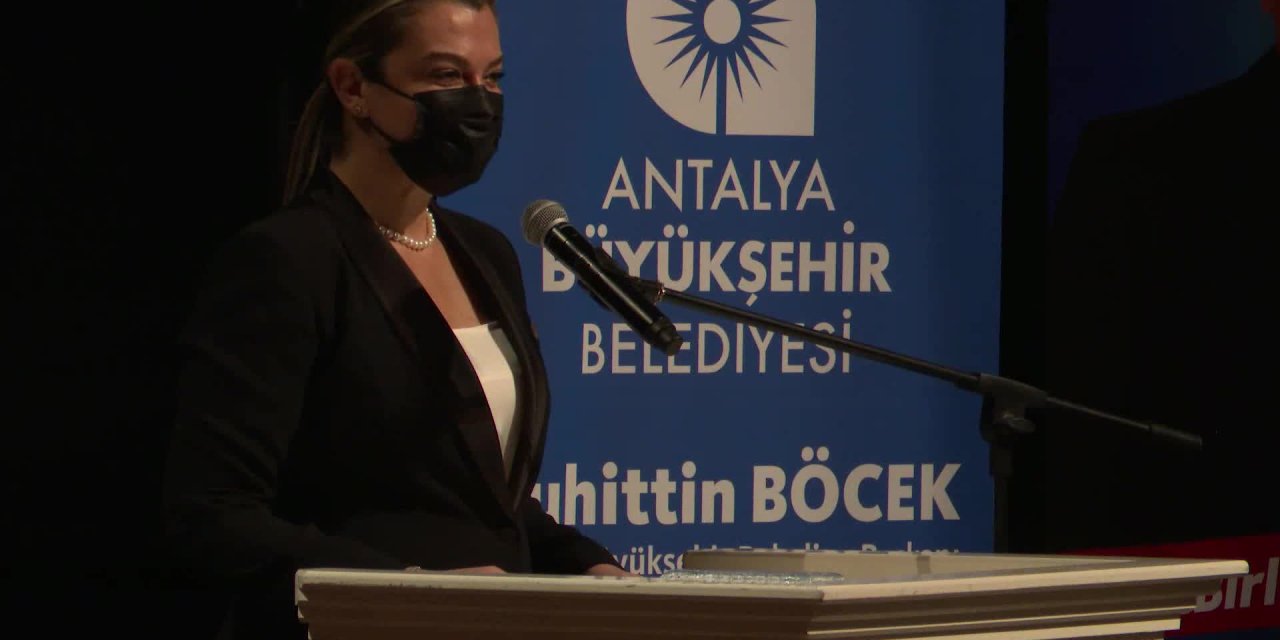 ATATÜRK, ANTALYA'DA SEVDİĞİ ŞARKILARLA ANILDI