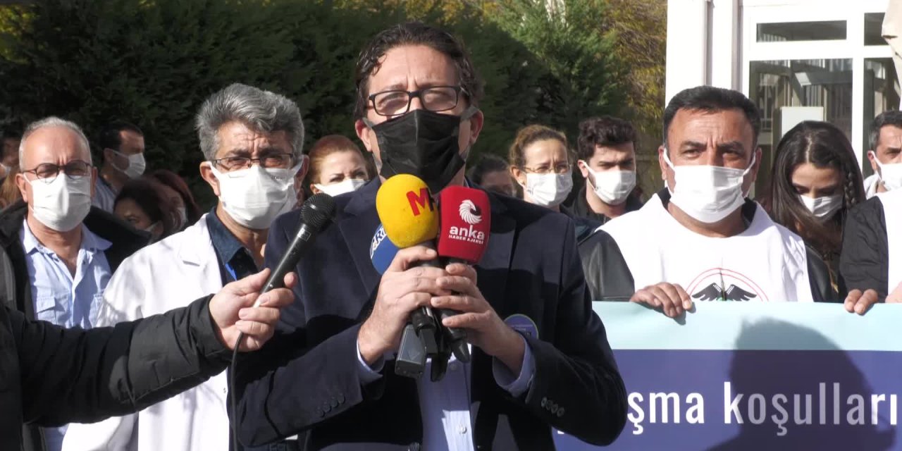 İZMİR'DE SAĞLIK ÇALIŞANLARI TEPKİLİ: "ÇÖKEN SAĞLIK SİSTEMİNİN BEDELİNİ ÖDÜYORUZ, GÜVENLİ ÇALIŞMA ALANLARI İSTİYORUZ"