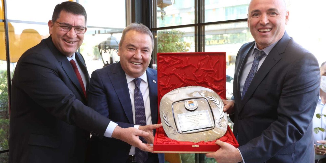 MUHİTTİN BÖCEK: "ANTALYA’YA HİZMET ETMEKTEN GURUR DUYUYORUM"
