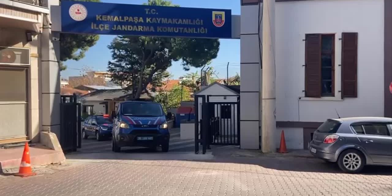 İZMİR'DE YOL KONTROLÜNDE İKİ KİŞİYE “TERÖR” GÖZALTISI
