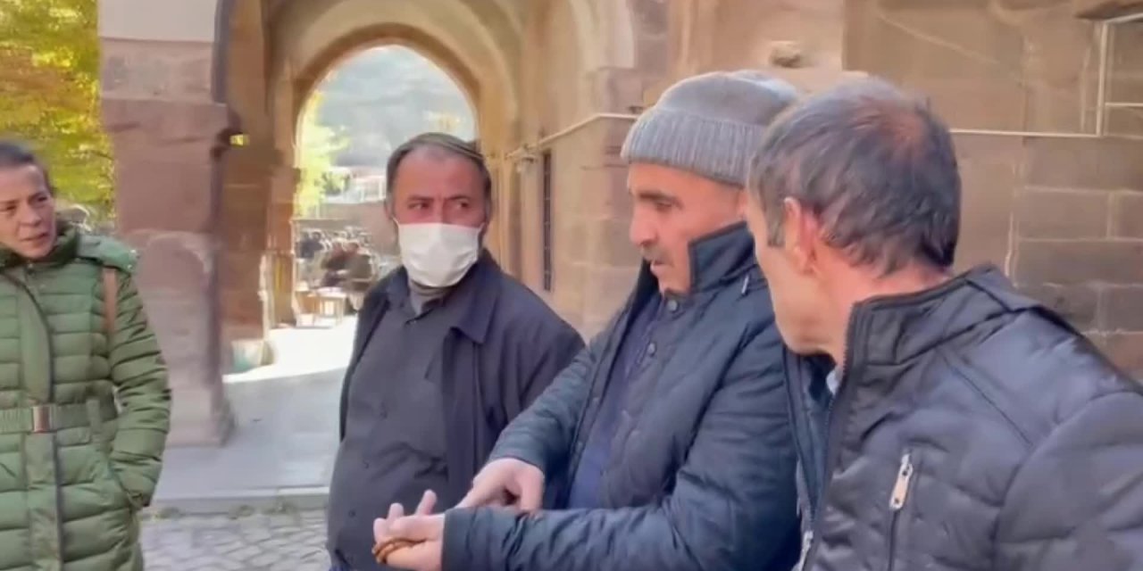 TRAKTÖRÜ HACİZLİK OLAN ÇİFTÇİ, ALBAN'A DERT YANDI: "YAKARIM YİNE VERMEM, TRAKTÖRÜMÜZDEN ELİNİZİ ÇEKİN LÜTFEN"