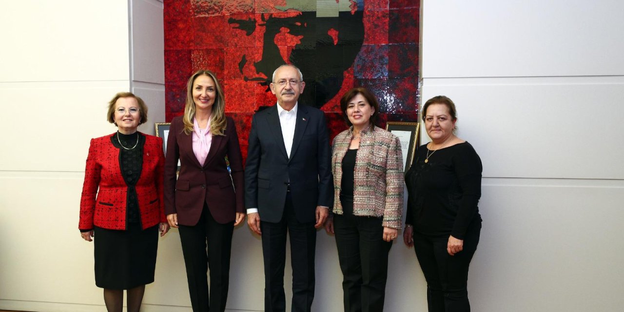 KILIÇDAROĞLU, CHP KADIN KOLLARI’NIN 40 BİNİNCİ KADIN ÜYESİ ÖZKAN’I KABUL ETTİ