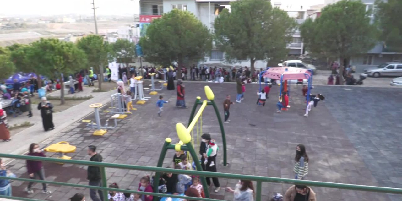 İZMİR'DE DEV PARK AÇILDI, ÇOCUKLAR BAYRAM ETTİ