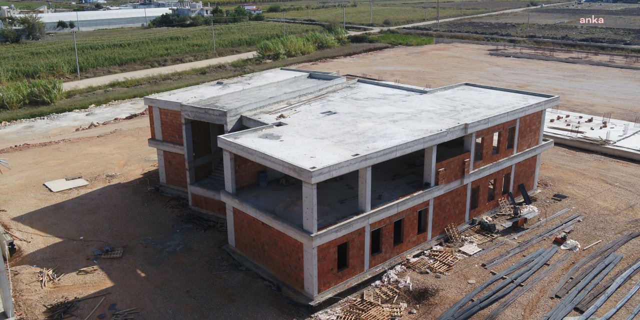 MANAVGAT TOPTANCI HALİ’NDE BLOKLAR ORTAYA ÇIKMAYA BAŞLADI