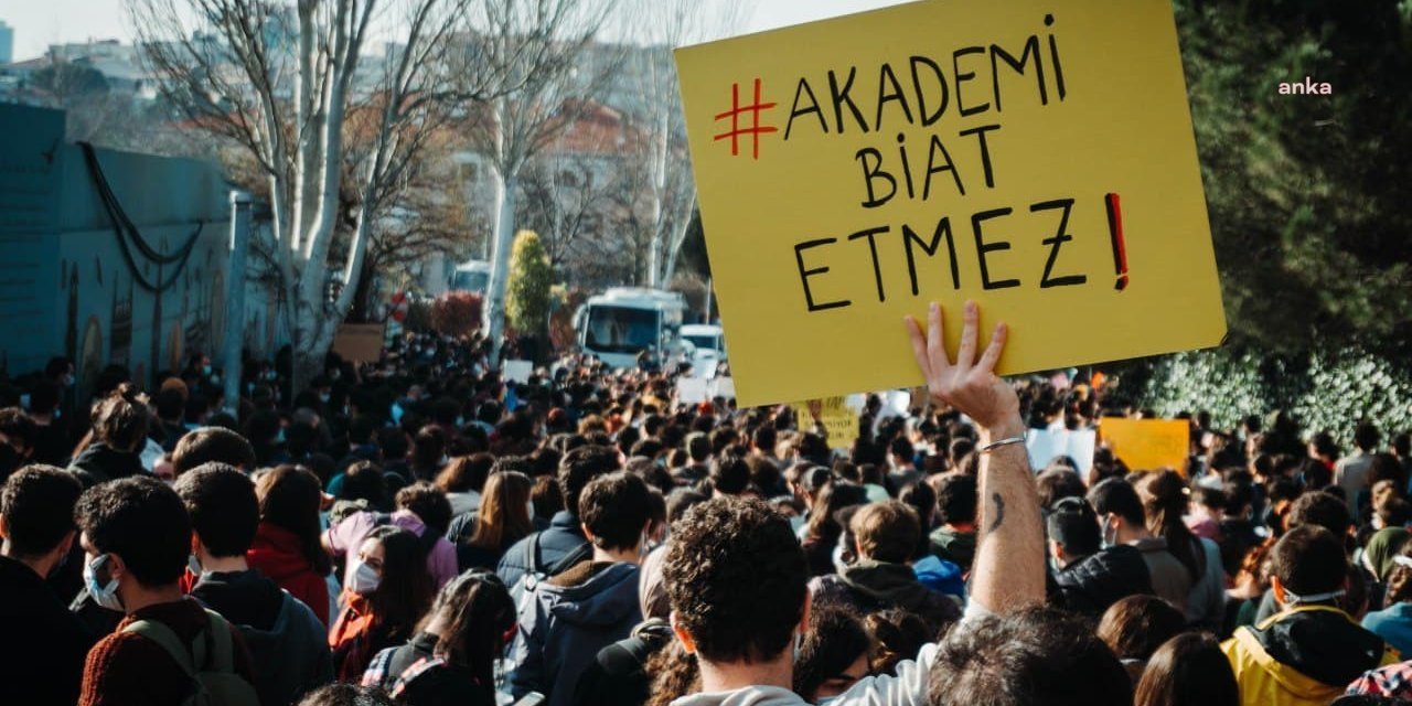 MAHKEME, BOĞAZİÇİ PROTESTOLARINA KATILDIĞI İÇİN KREDİSİ KESİLEN ÖĞRENCİYİ HAKLI BULDU: BAKANLIĞIN İŞLEMİ HUKUKA UYGUN DEĞİL