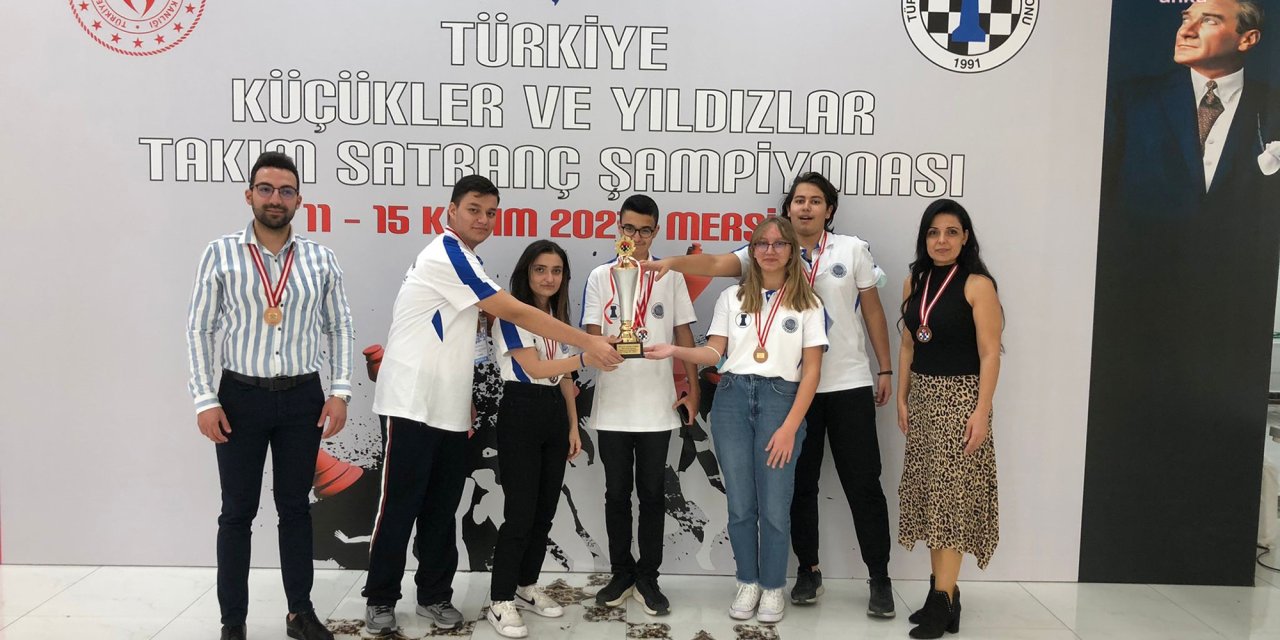 SEYHANLI SATRANÇÇILAR TÜRKİYE 3'ÜNCÜSÜ OLDU